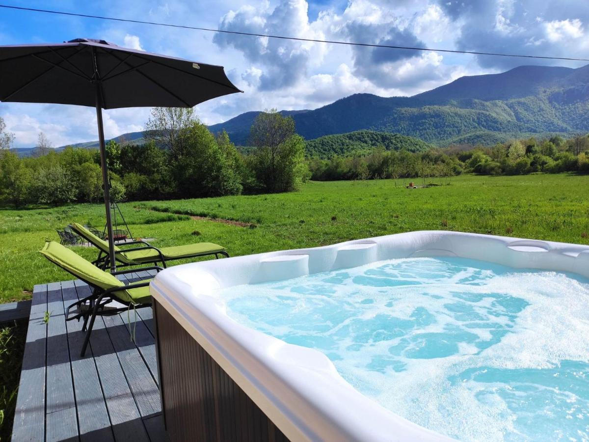 Velebit Lodge Lovinac  ภายนอก รูปภาพ