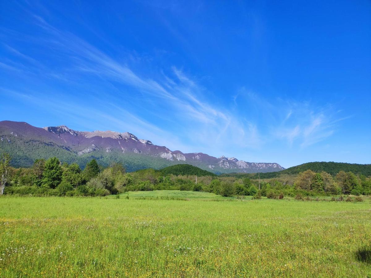 Velebit Lodge Lovinac  ภายนอก รูปภาพ